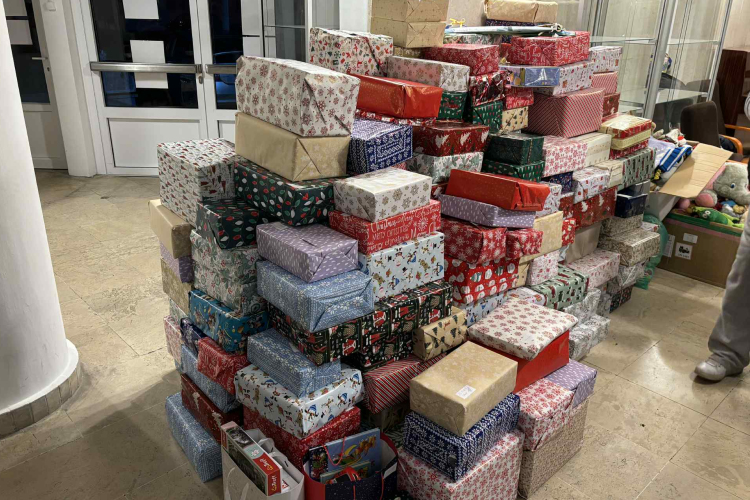 Közösségi összefogásban csomagolták be az adományokat