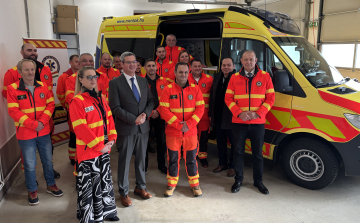 Pápára is került az új mentőautókból