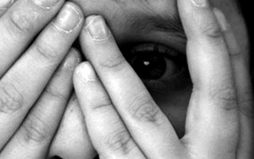 Elhanyagolta és bántalmazta gyermekét a 23 éves anya, vádat emeltek ellene