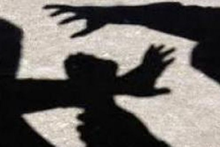 Több személyt, köztük sportolókat bántalmazott három fiatal Pápán