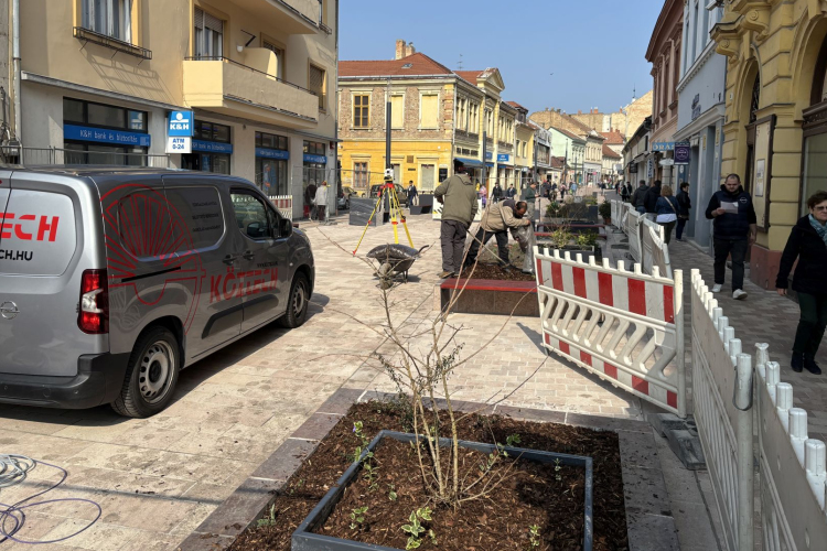 Az utolsó simításokat végzik a Kossuth utcában