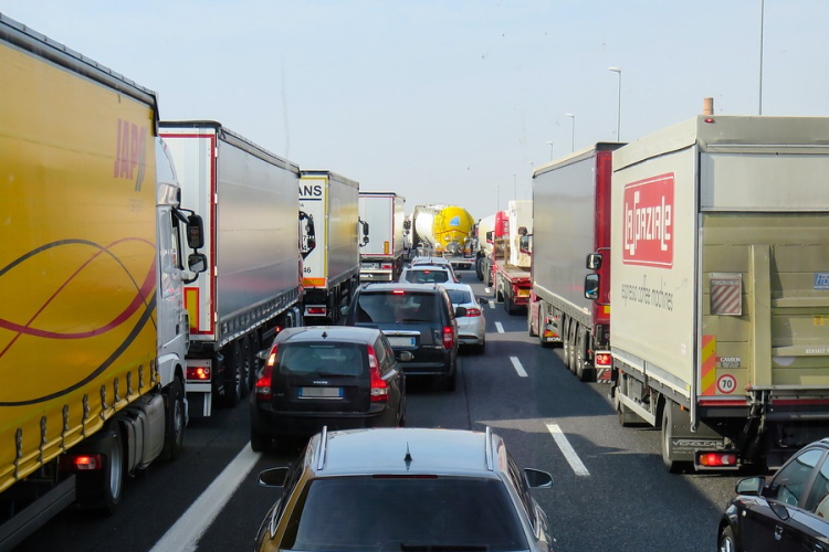 Felfüggesztették hétvégére a kamionstopot