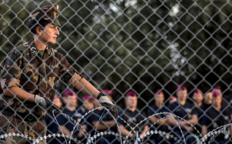 Segítse a határoknál szolgáló pápai rendőröket