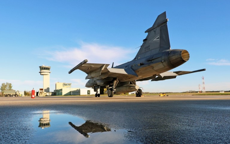 Tőlük hangos most a pápai légtér