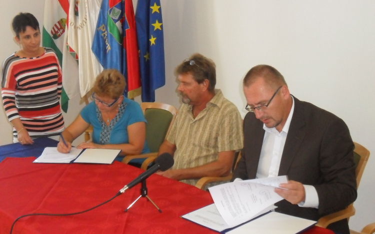 Folytatódik a panelprogram - megkötötték a támogatási szerződéseket