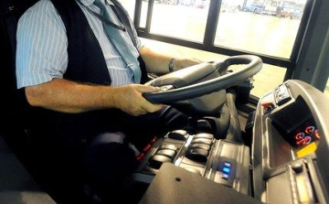 Megrángatta az autóbuszvezetőt