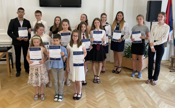 A legjobban tanuló és sportoló diákokat köszöntötték