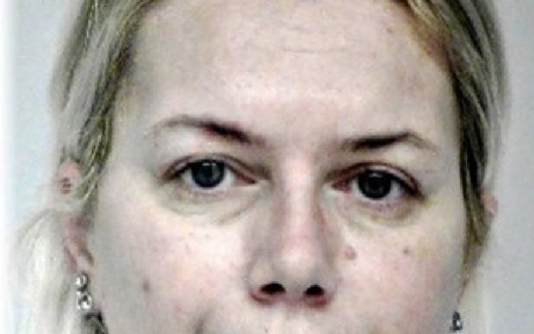 Eltűnt a képen látható pápai nő, a kislányát is keresi a rendőrség 