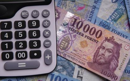 Elemzők: az infláció és a munkaerőhiány húzza a keresetek emelkedését