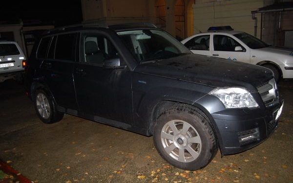 Ausztriában körözött autót rejtegettek