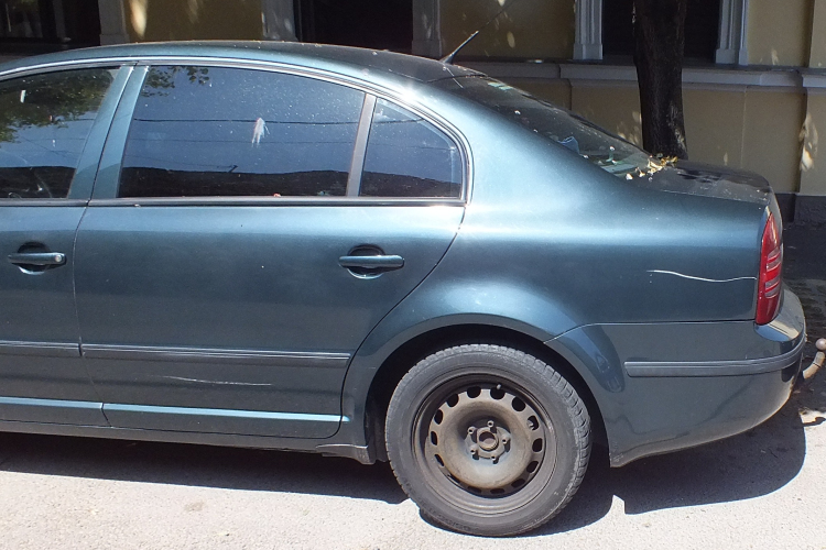 Négy autót rongált meg