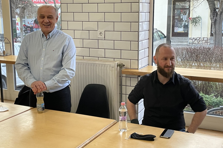 Szórakoztató beszélgetés politikáról, közéletről