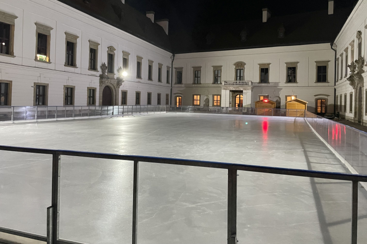 Kedden nyit a jégpálya!