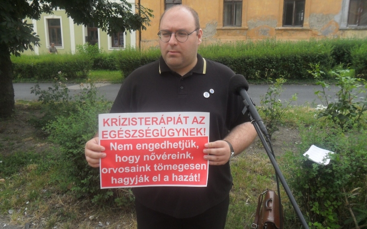 A DK támogatja a Sándor Mária által szervezett tüntetést