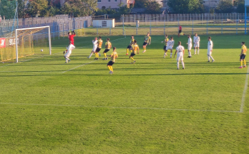 Kettős emberhátrányban mentett pontot a Perutz!