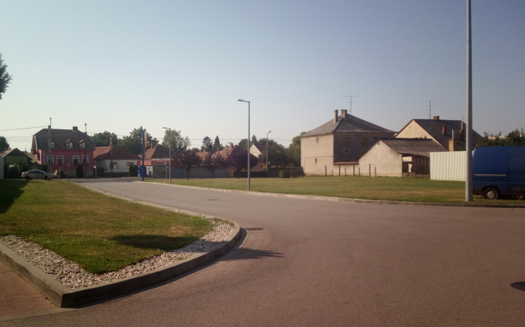 Járdát épít a Lidl a  Budai Nagy Antal utca és üzlete között