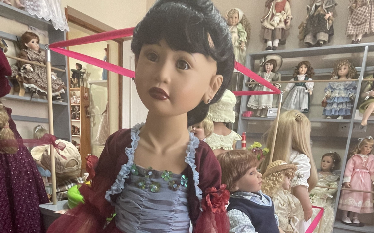 Babakiállítás nyílik Pápán