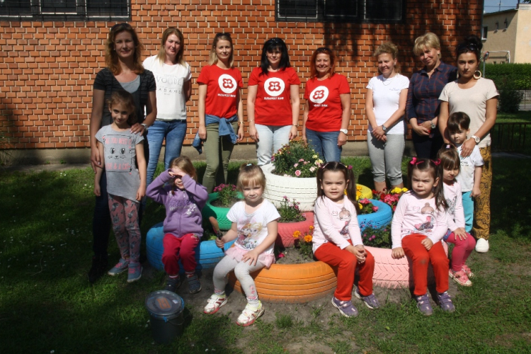 A Budapest Bank önkéntesei szépítgették a nátuskerti ovit