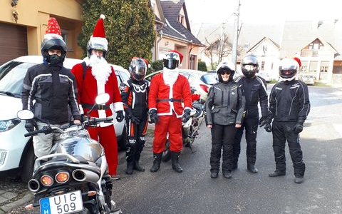 Nagy sikert arattak a motoros mikulások Pápán