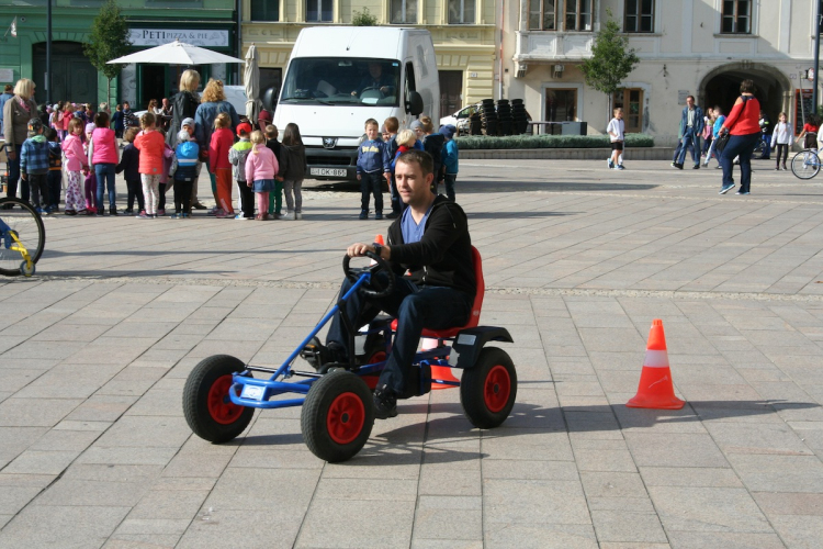 Autómentes Nap - Pápa