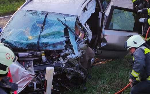 Három autó ütközött a 83-ason