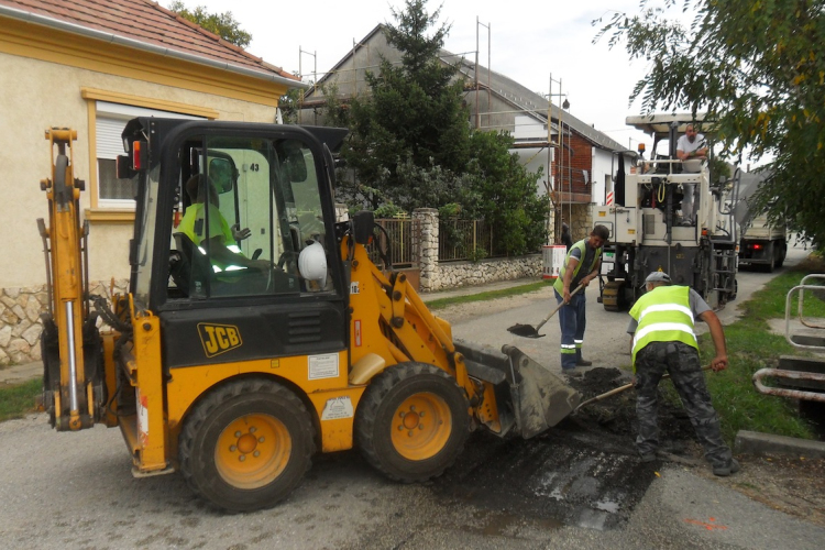 Újraindult a kátyúzás Pápán