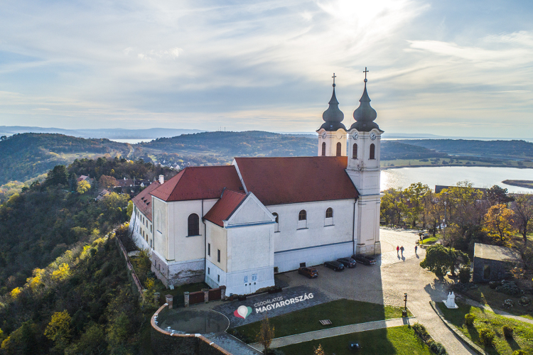 Vádemelés az egyházi intézményeket fosztogató férfi ellen