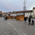 Óvodások karácsonyfa díszítése a belvárosban