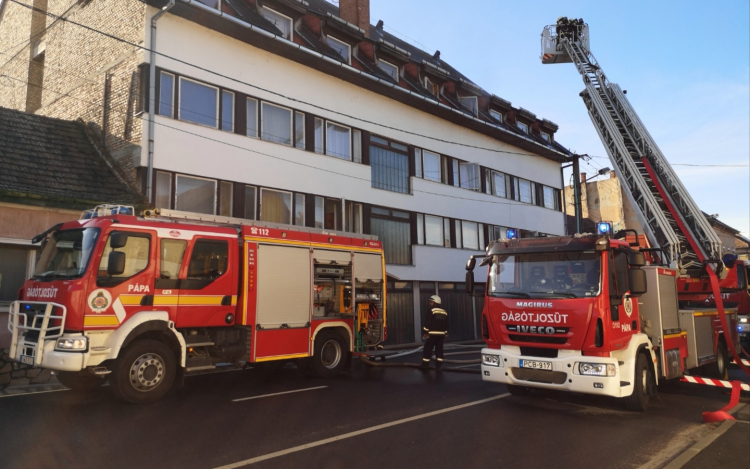 A tűzoltók gyakorlat miatt lezárták a Török Bálint utcát