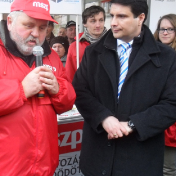 Mesterházy Attila Pápán kampányolt
