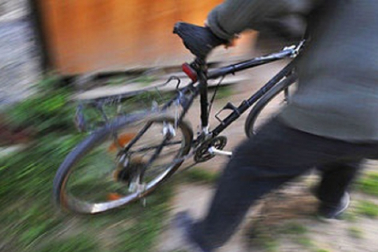 Biciklit és diót loptak