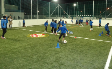 Újabb műfüves pályát kaptak a fiatal focisták