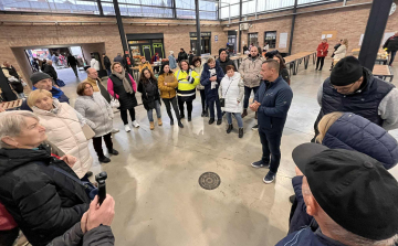 Lakossági fórum a piacon