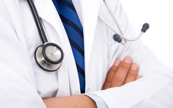 Felfüggesztett börtönbüntetést kaphat az orvos, akinek hanyag munkavégzésével két beteg halála is összefüggésbe hozható