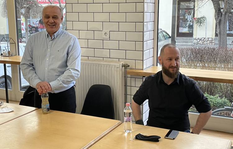 Szórakoztató beszélgetés politikáról, közéletről