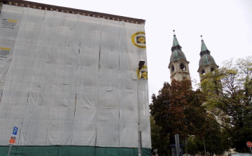 Már dolgoznak a Refi épületén