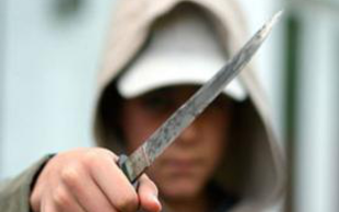 Pénzt követelt az utcán