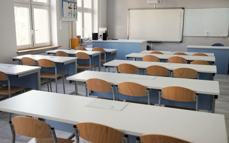 Osztálytársától lopott a lány, a rendőrök elfogták