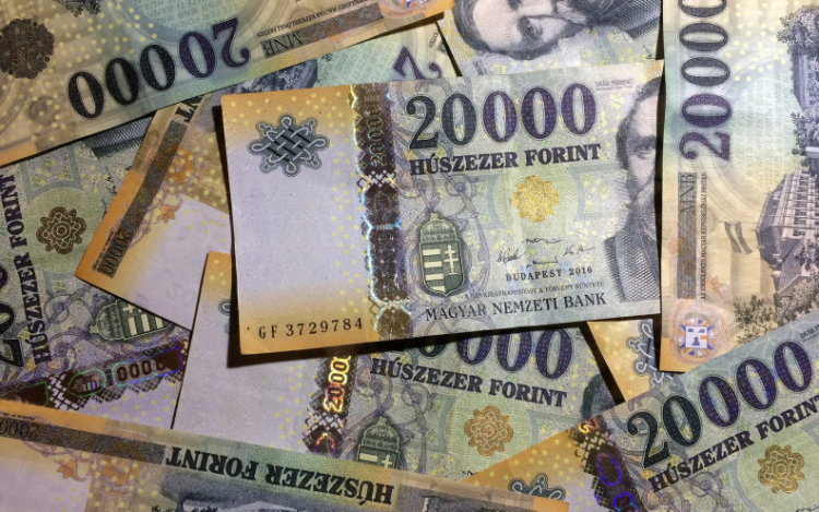 Közel két millió forinttal lépett meg a Pápa környéki faluból származó nő