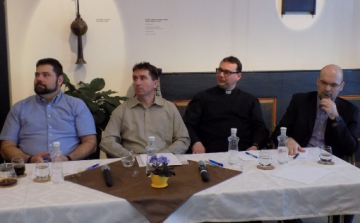 Miért panaszkodunk? - A Szólj be a papnak! újabb fóruma a Pannonia Reformata Múzeumban