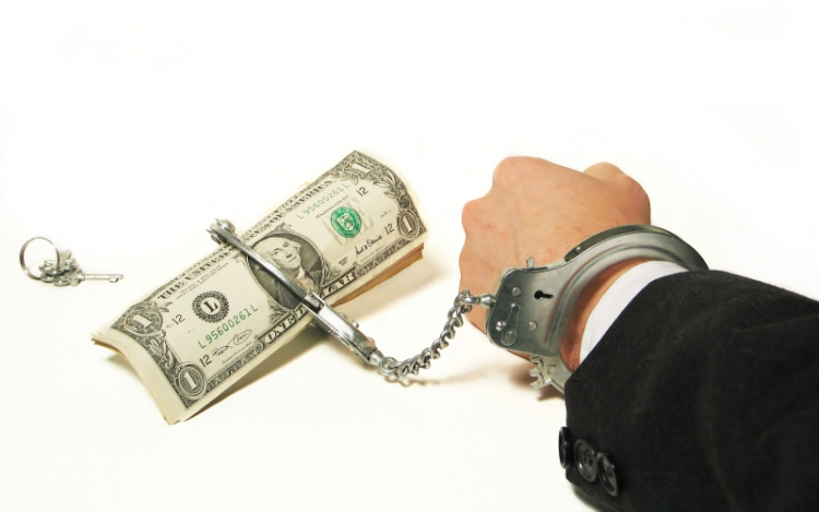 Pápai hitelcsaló ellen emeltek vádat