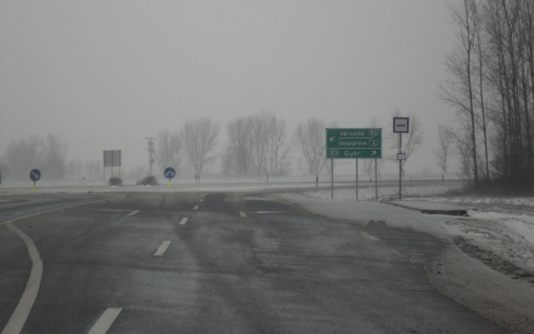 Megnyitották a Pápáról kivezető utat