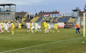 Beleszaladt a késbe a Perutz