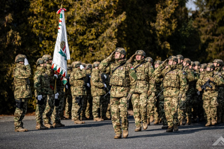 Váltás Koszovóban - Pápa katonák is útnak indulnak