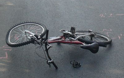 Két kerékpáros ütközött