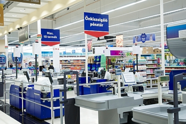 Visszatérően vöröshagyma-áron vásárolta a termékeket az egyik pápai áruházban