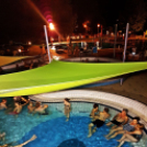 Fürdőztek az éjszakában