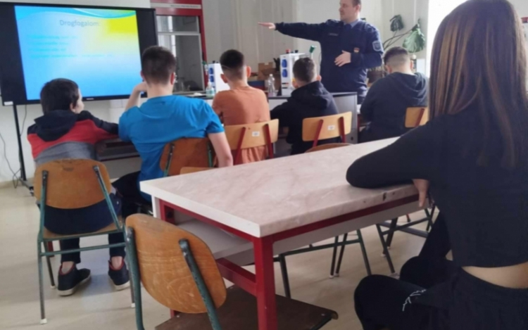 Drogprevenciós előadások Ugodon és Lovászpatonán 