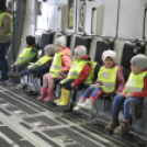 Pápai óvodások és iskolások a Bázisrepülőtéren