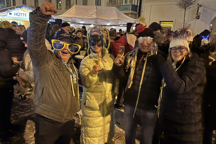 Különös szilveszter a Fő téren